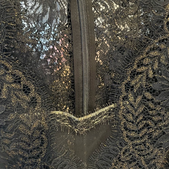 Elie Tahari Black and Gold Metallic Lace cocktail dress size 4, Neiman Marcus - Picture 5 of 6